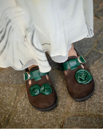 Анатомічні сабо з квітами